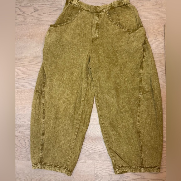 Free People High Road Solid Olive Green Pull-On Barrel Pants Size Large NWT - Picture 4 of 11